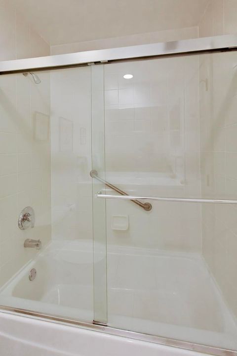 Tiny photo for 1107 Greenleaf Avenue #3F, Wilmette, IL 60091 (MLS # 12627246)