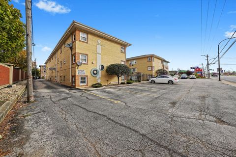 Tiny photo for 6634 W 95th Street #1D, Oak Lawn, IL 60453 (MLS # 12500531)