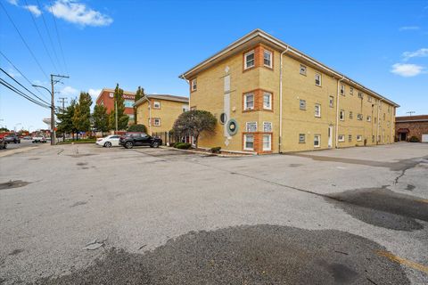Tiny photo for 6634 W 95th Street #1D, Oak Lawn, IL 60453 (MLS # 12500531)