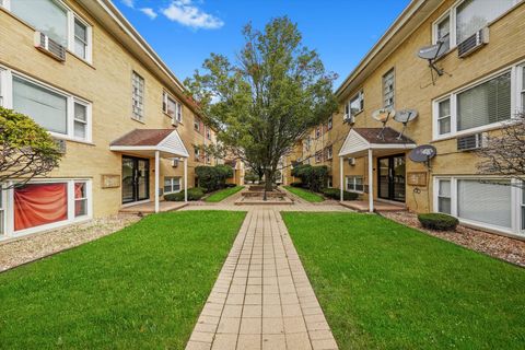 Tiny photo for 6634 W 95th Street #1D, Oak Lawn, IL 60453 (MLS # 12500531)