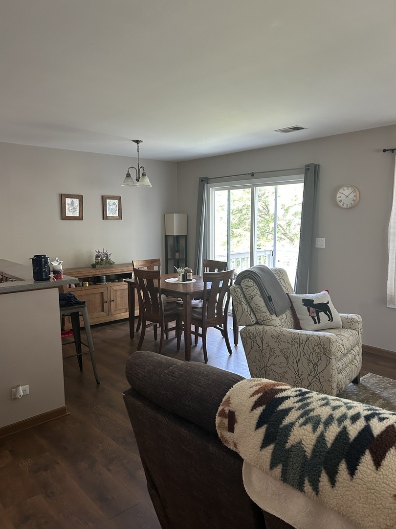 250 Ashbury Lane E 250