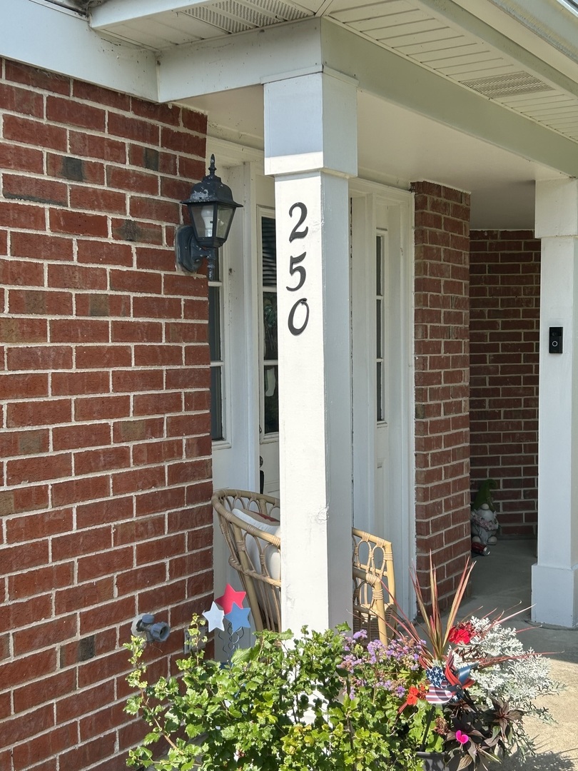 250 Ashbury Lane E 250