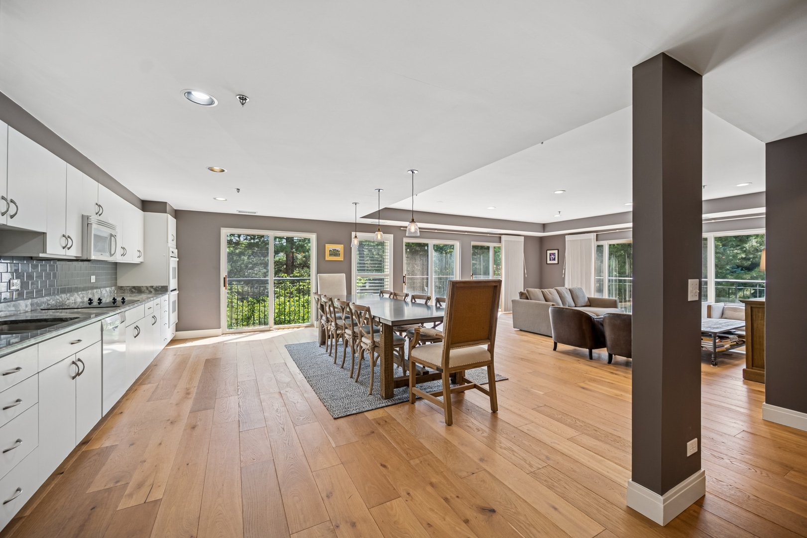 119 E Laurel Avenue 207