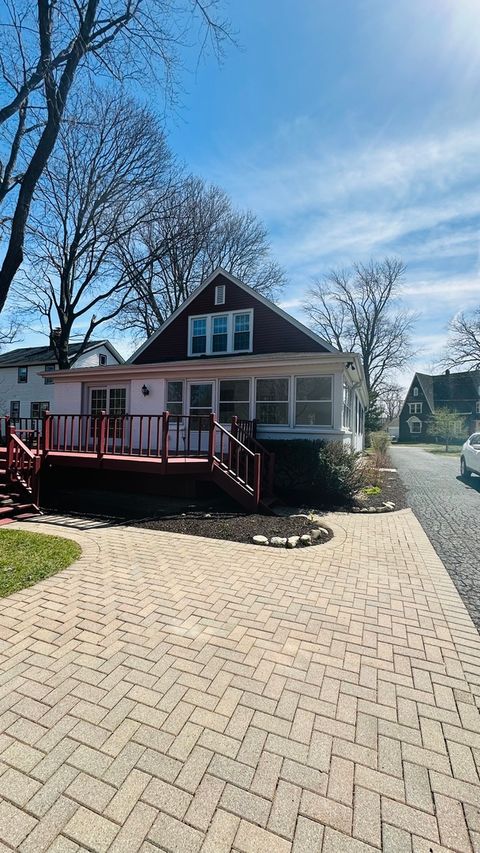 124 W Crystal Lake Avenue S Crystal Lake IL 60014