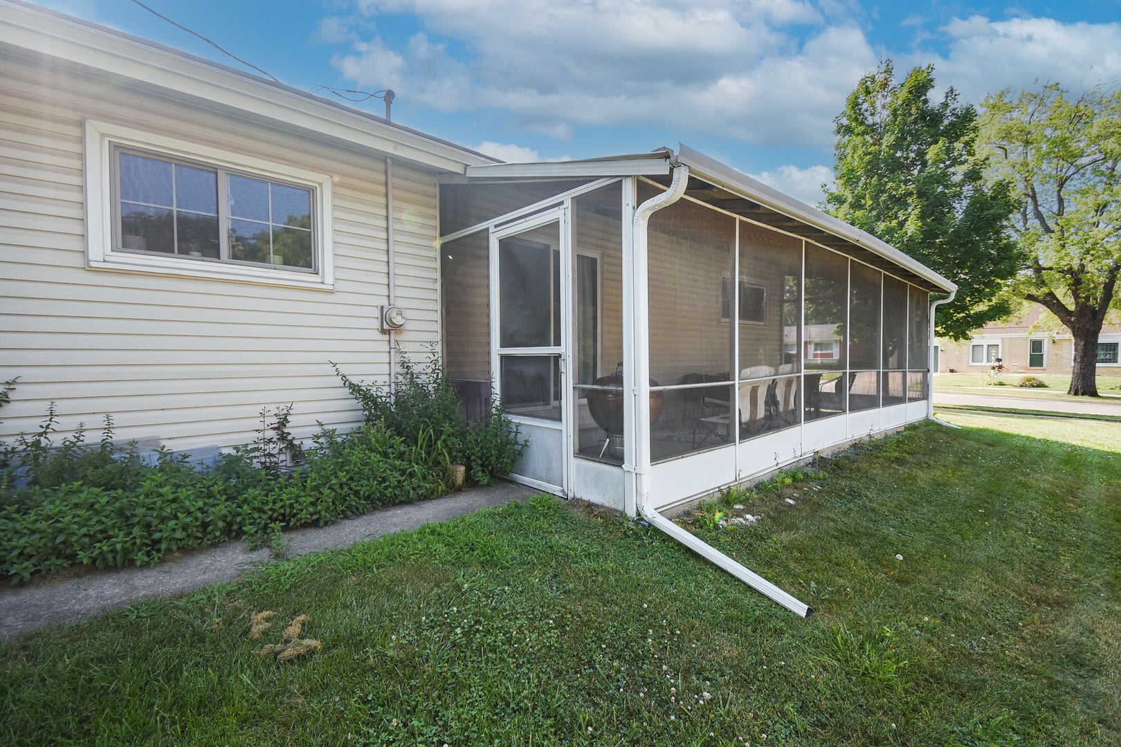 2605 W Vermont Avenue