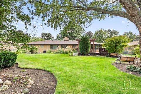 Tiny photo for 10 N Wildwood Drive, Prospect Heights, IL 60070 (MLS # 12513984)