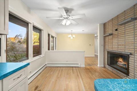 Tiny photo for 10 N Wildwood Drive, Prospect Heights, IL 60070 (MLS # 12513984)