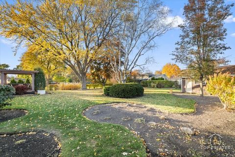 Tiny photo for 10 N Wildwood Drive, Prospect Heights, IL 60070 (MLS # 12513984)