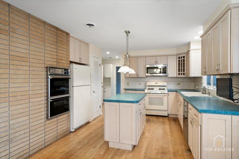 Tiny photo for 10 N Wildwood Drive, Prospect Heights, IL 60070 (MLS # 12513984)