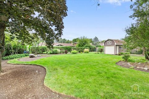 Tiny photo for 10 N Wildwood Drive, Prospect Heights, IL 60070 (MLS # 12513984)