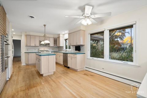 Tiny photo for 10 N Wildwood Drive, Prospect Heights, IL 60070 (MLS # 12513984)