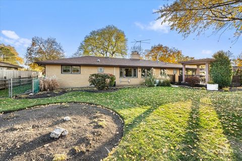 Tiny photo for 10 N Wildwood Drive, Prospect Heights, IL 60070 (MLS # 12513984)