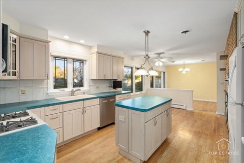 Tiny photo for 10 N Wildwood Drive, Prospect Heights, IL 60070 (MLS # 12513984)