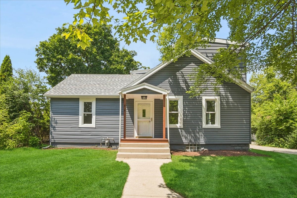 818 Bach Street