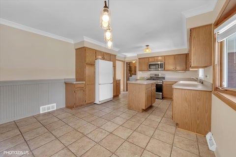 Tiny photo for 6200 W 128th Street, Palos Heights, IL 60463 (MLS # 12645624)