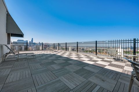 Tiny photo for 1455 N Sandburg Terrace #2009, Chicago, IL 60610 (MLS # 12452108)