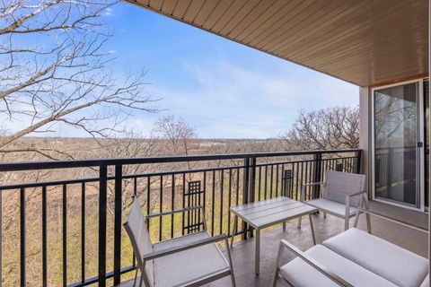 Tiny photo for 5900 Oakwood Drive #5F, Lisle, IL 60532 (MLS # 12615453)