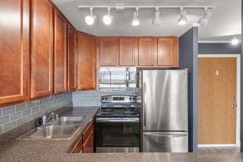 Tiny photo for 5900 Oakwood Drive #5F, Lisle, IL 60532 (MLS # 12615453)