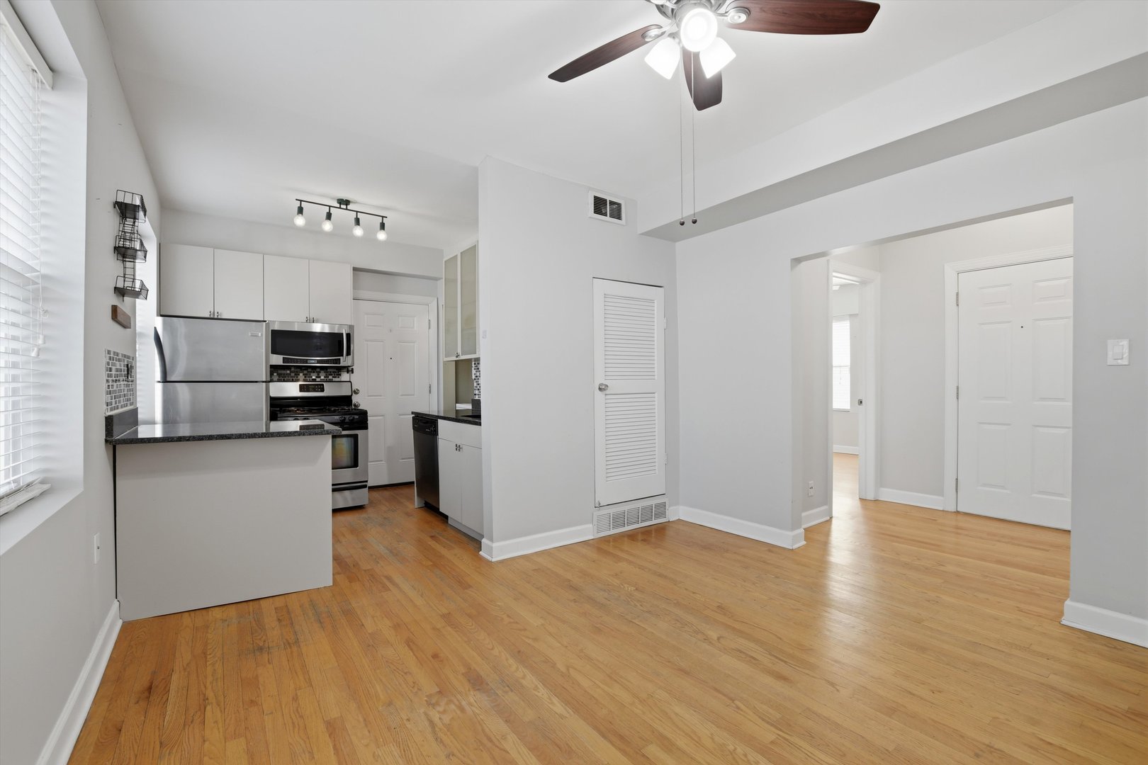 2038.5 N SPAULDING Avenue 1W