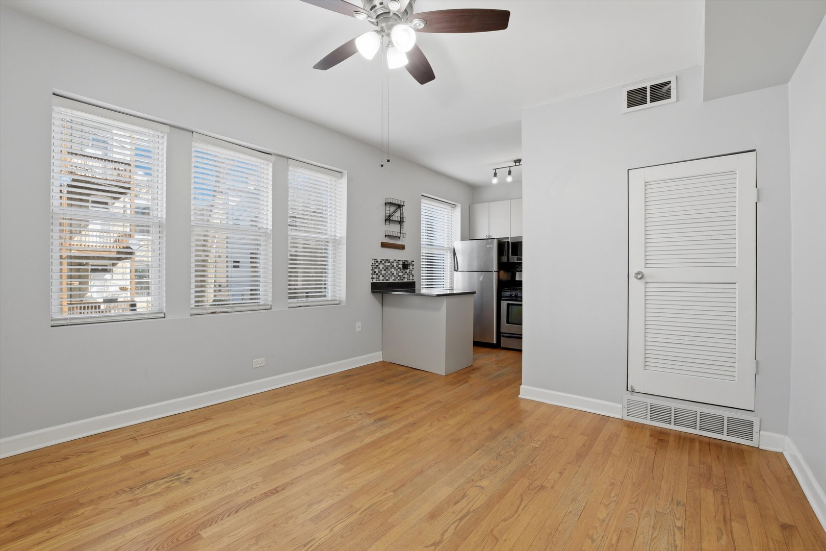 2038.5 N SPAULDING Avenue 1W