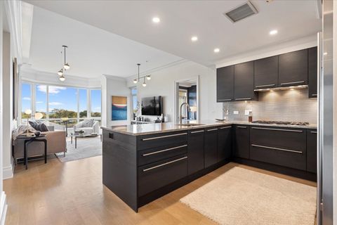 Tiny photo for 2550 N Lakeview Avenue #S605, Chicago, IL 60614 (MLS # 12503566)