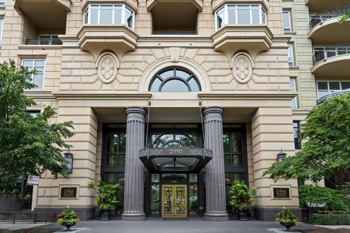 2550 N Lakeview Avenue S605