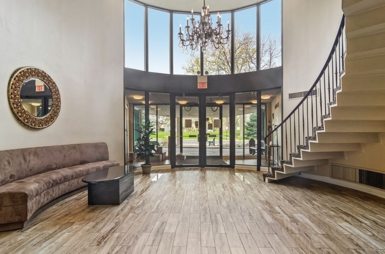 190 S Wood Dale Road 611