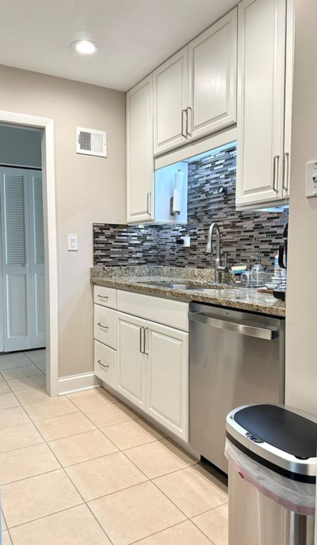 190 S Wood Dale Road 611