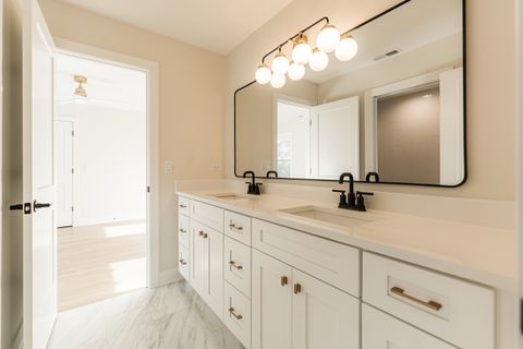 Tiny photo for 508 W Alma Street, Elmhurst, IL 60126 (MLS # 12388331)