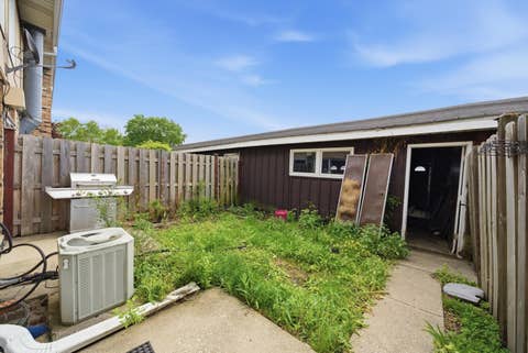 Tiny photo for 20 Ottawa Court, Justice, IL 60458 (MLS # 12641912)