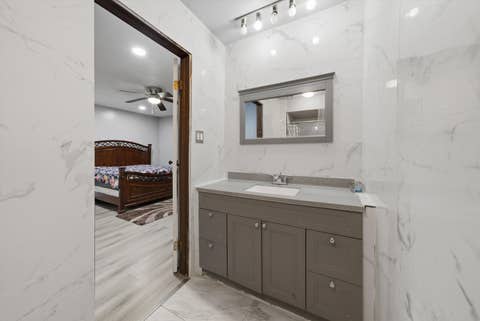Tiny photo for 20 Ottawa Court, Justice, IL 60458 (MLS # 12641912)