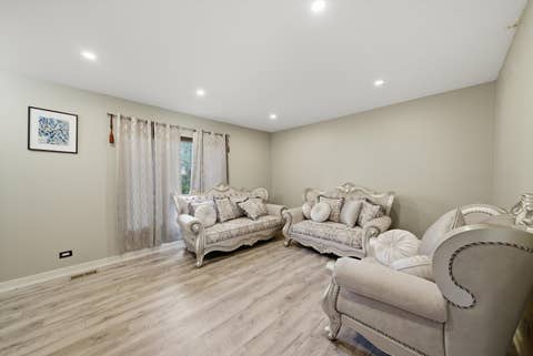 Tiny photo for 20 Ottawa Court, Justice, IL 60458 (MLS # 12641912)