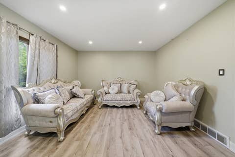 Tiny photo for 20 Ottawa Court, Justice, IL 60458 (MLS # 12641912)