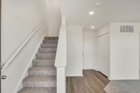 Tiny photo for 436 Lakeshore Court, St. Charles, IL 60174 (MLS # 12487804)