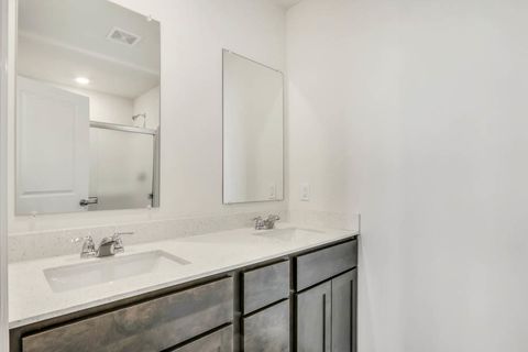 Tiny photo for 436 Lakeshore Court, St. Charles, IL 60174 (MLS # 12487804)