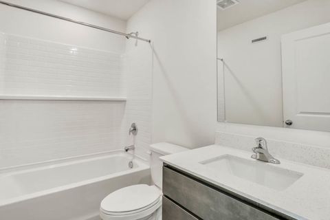 Tiny photo for 436 Lakeshore Court, St. Charles, IL 60174 (MLS # 12487804)