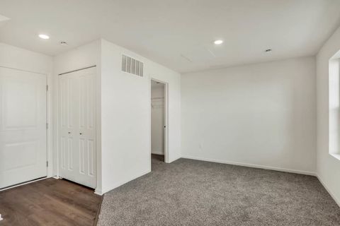 Tiny photo for 436 Lakeshore Court, St. Charles, IL 60174 (MLS # 12487804)