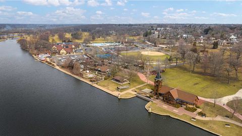 Tiny photo for 436 Lakeshore Court, St. Charles, IL 60174 (MLS # 12487804)