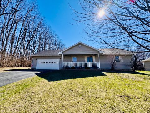 Photo of 402 Woodside Place, Dixon, IL 61021 (MLS # 12603093)