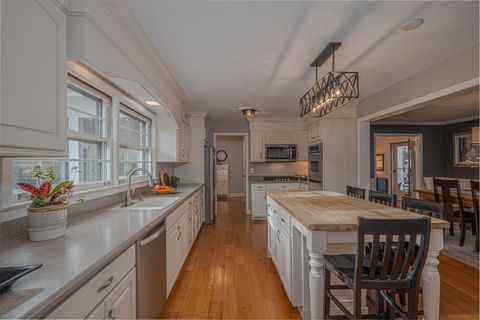 Tiny photo for 702 Maple Lane, Geneva, IL 60134 (MLS # 12626937)