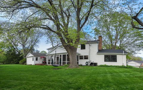 Tiny photo for 702 Maple Lane, Geneva, IL 60134 (MLS # 12626937)