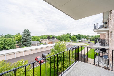 Tiny photo for 1000 S Lorraine Road #411, Wheaton, IL 60189 (MLS # 12757670)