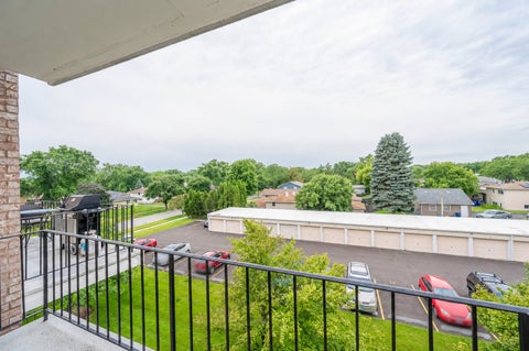 Tiny photo for 1000 S Lorraine Road #411, Wheaton, IL 60189 (MLS # 12757670)