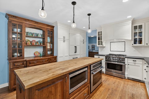 Tiny photo for 38 Forest Hills Road, Lake Bluff, IL 60044 (MLS # 12664058)