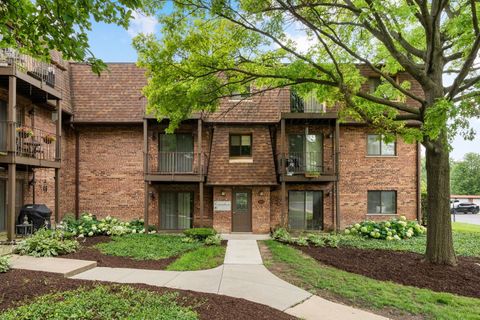 Tiny photo for 1520 S Fairfield Avenue #32C, Lombard, IL 60148 (MLS # 12487493)