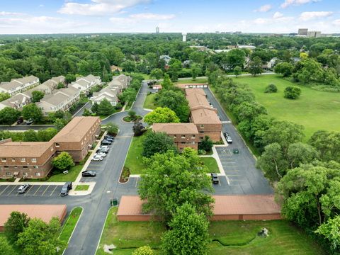 Tiny photo for 1520 S Fairfield Avenue #32C, Lombard, IL 60148 (MLS # 12487493)