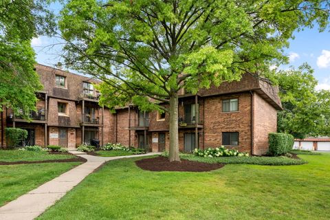 Photo of 1520 S Fairfield Avenue #32C, Lombard, IL 60148 (MLS # 12487493)
