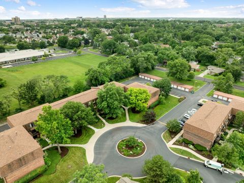 Tiny photo for 1520 S Fairfield Avenue #32C, Lombard, IL 60148 (MLS # 12487493)
