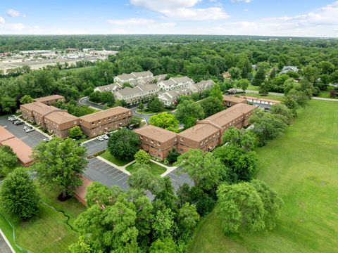 Tiny photo for 1520 S Fairfield Avenue #32C, Lombard, IL 60148 (MLS # 12487493)