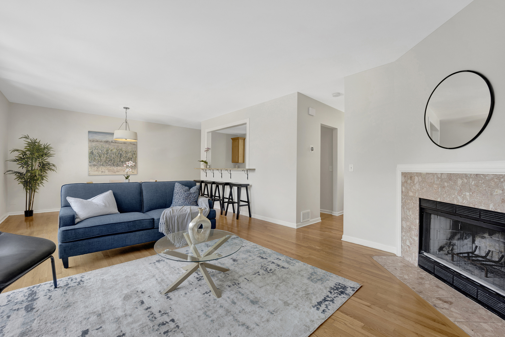 1315 W Webster Avenue